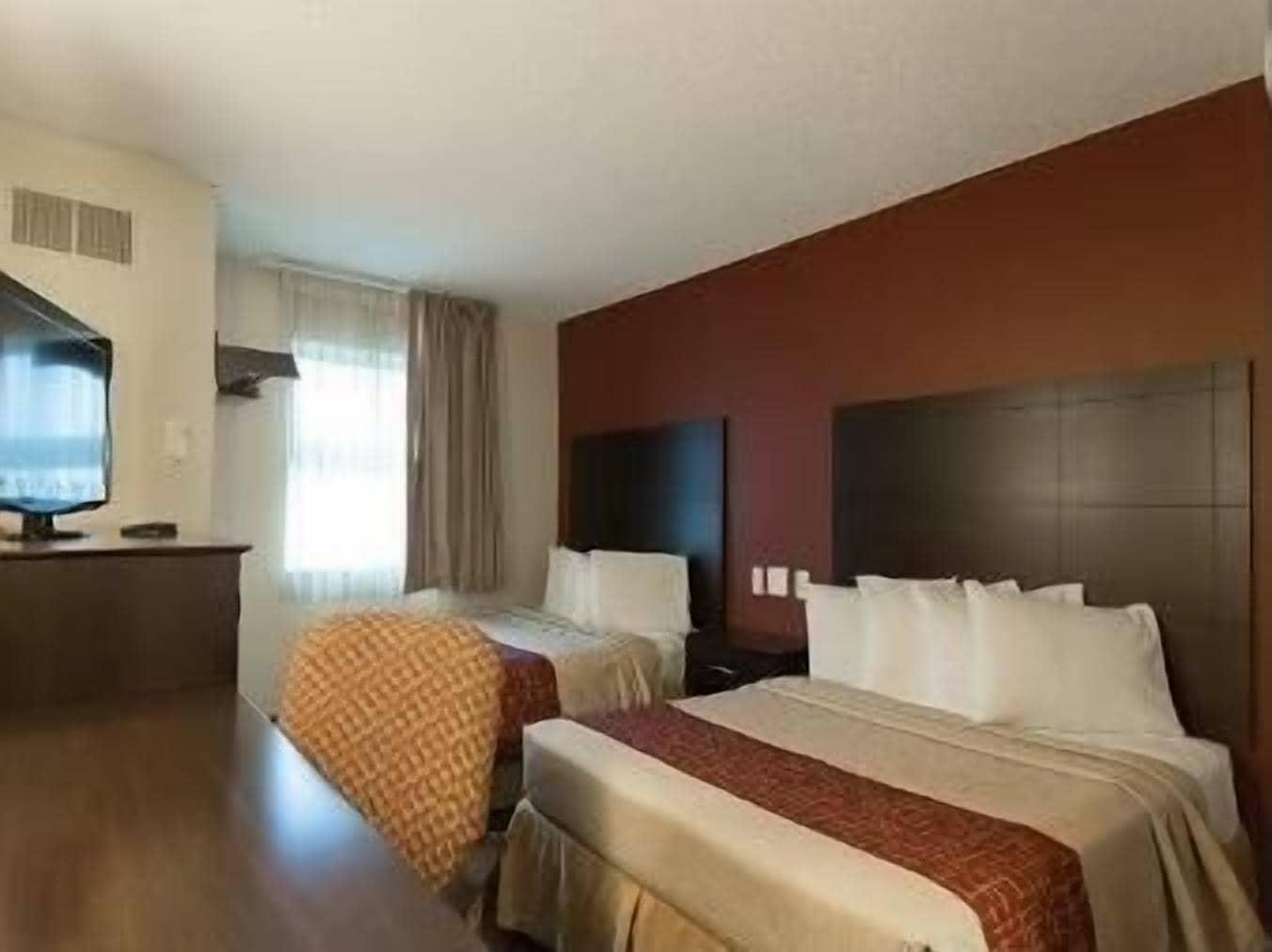 Travelodge By Wyndham Romulus Detroit Airport Exterior foto
