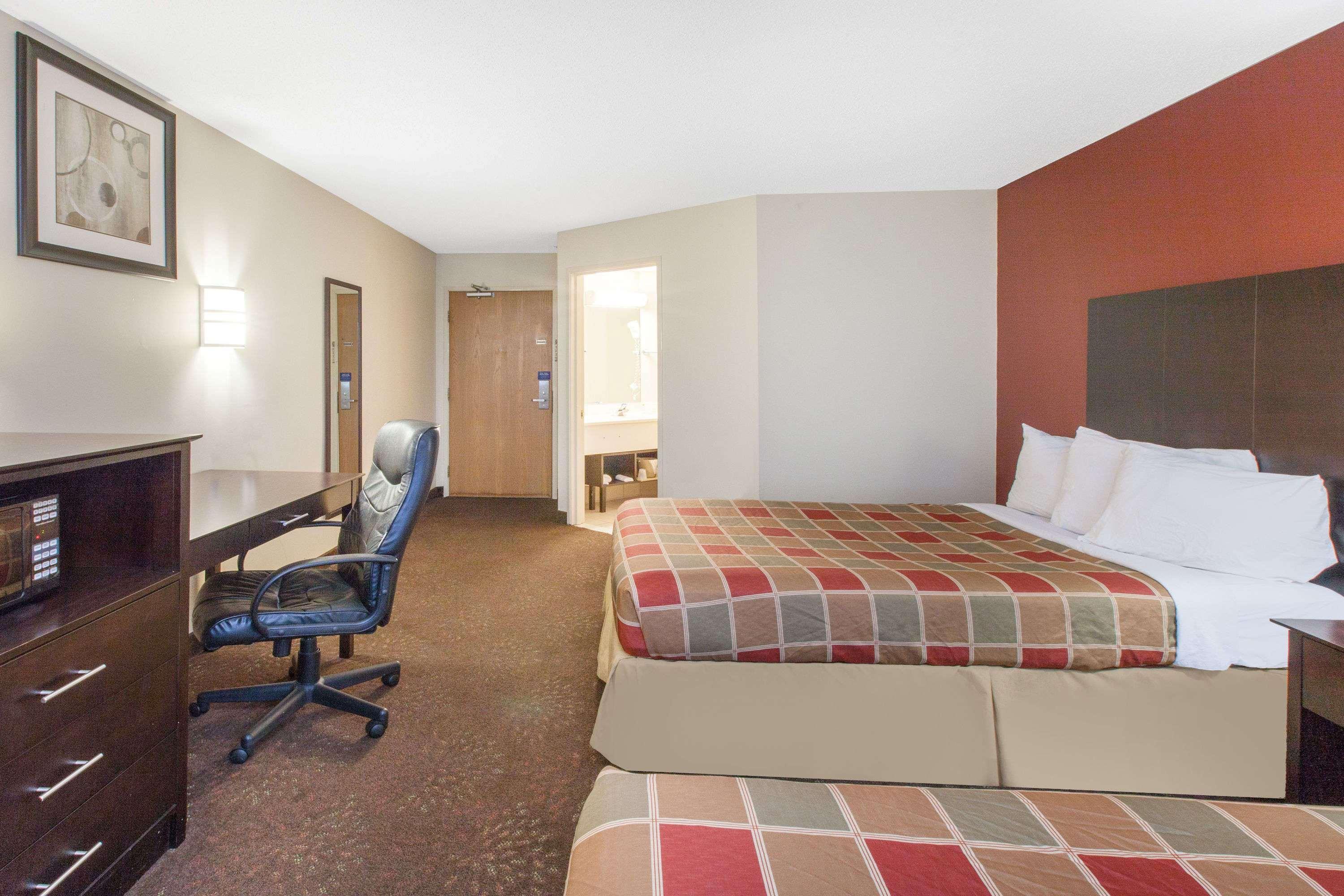 Travelodge By Wyndham Romulus Detroit Airport Exterior foto