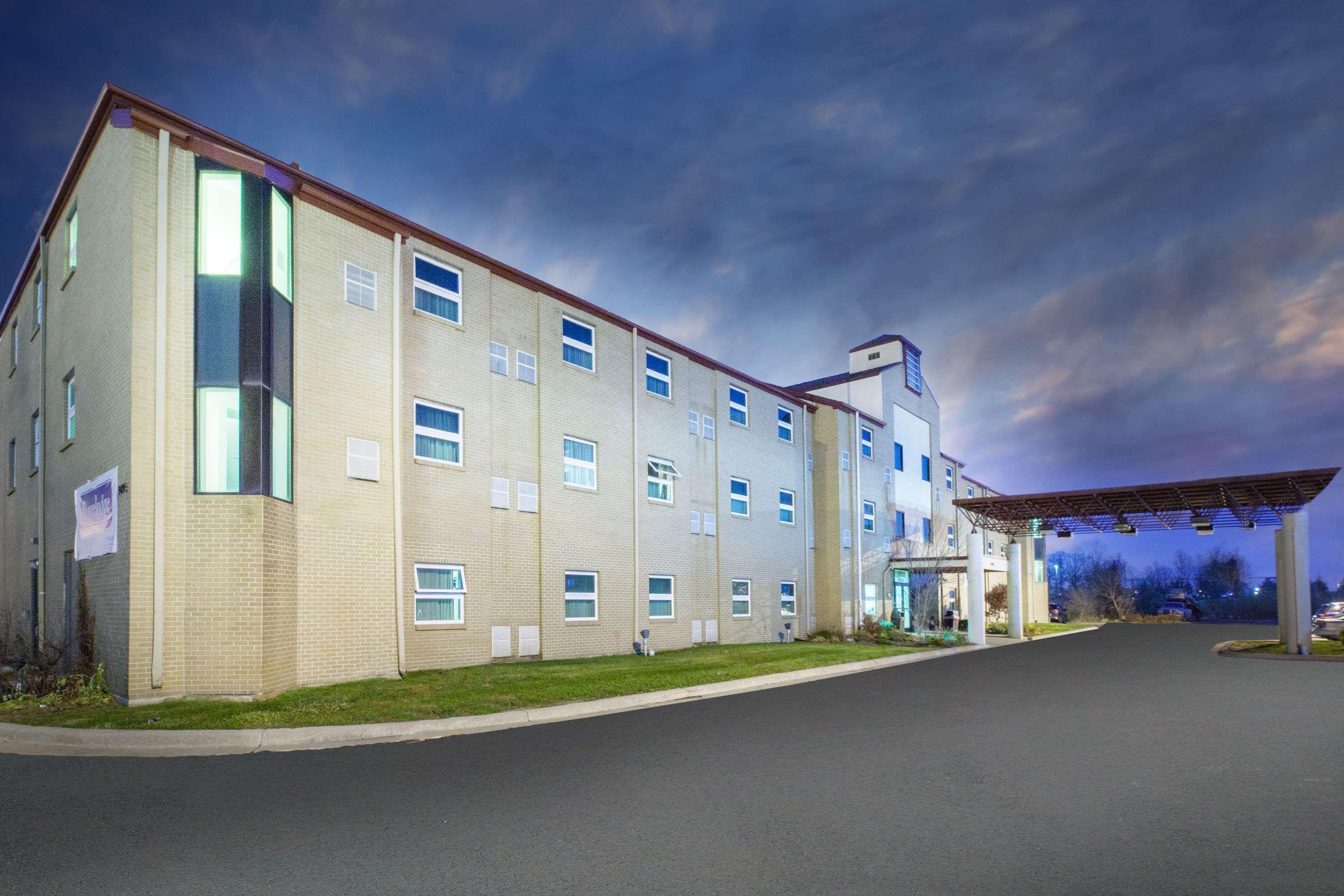 Travelodge By Wyndham Romulus Detroit Airport Exterior foto