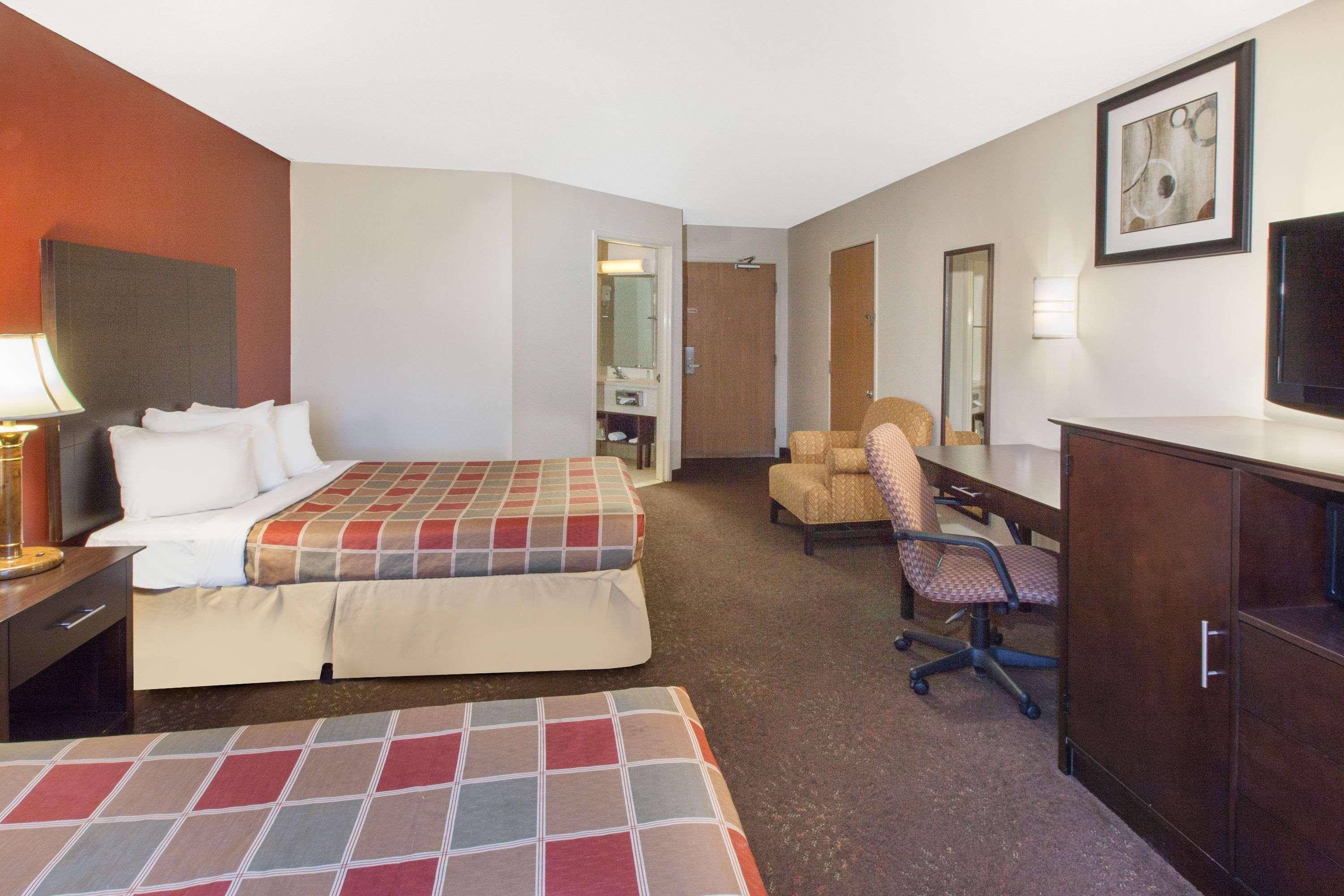 Travelodge By Wyndham Romulus Detroit Airport Exterior foto