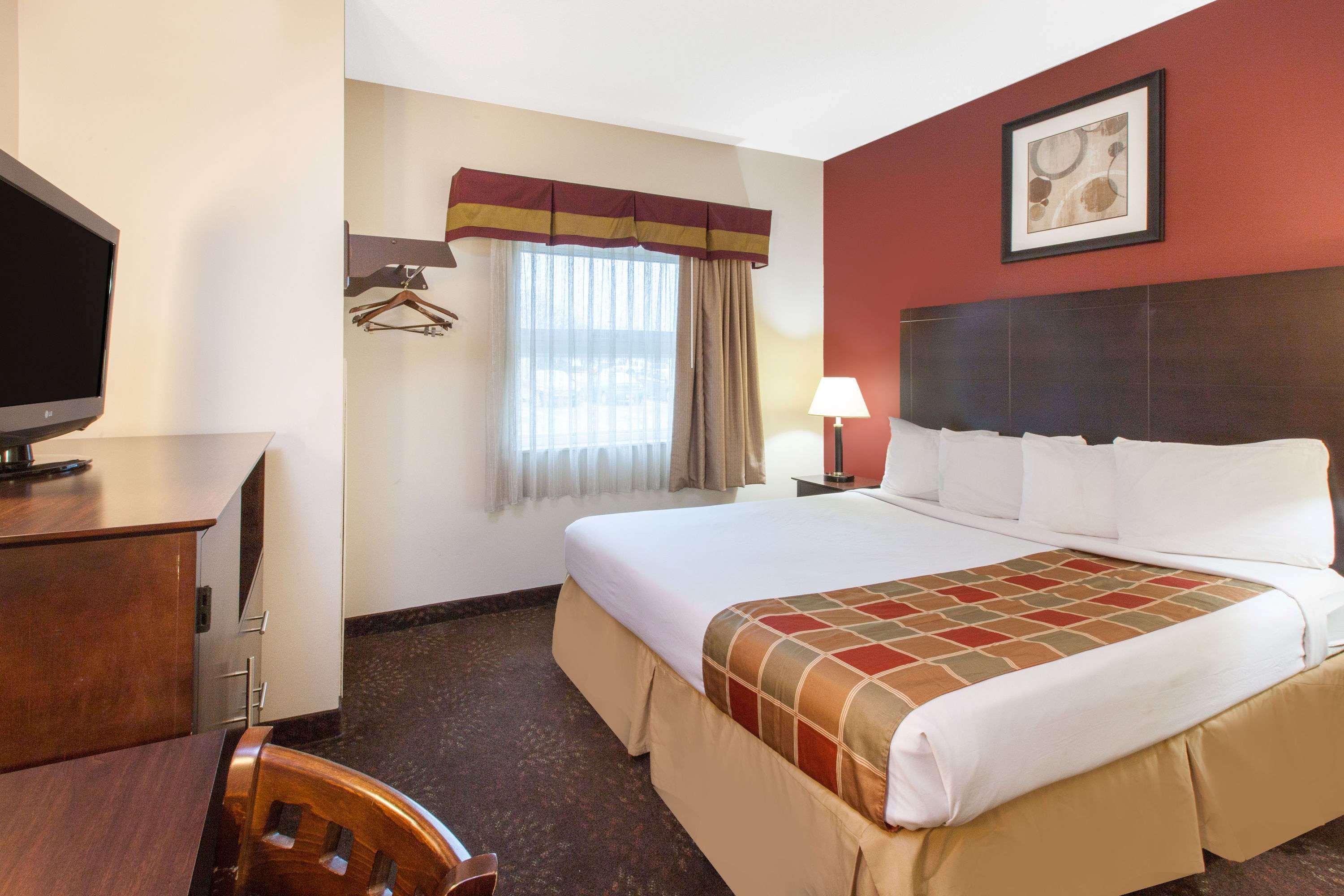 Travelodge By Wyndham Romulus Detroit Airport Exterior foto